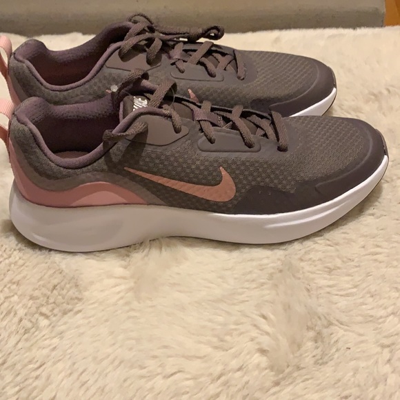 Nike - Picture 4 of 6